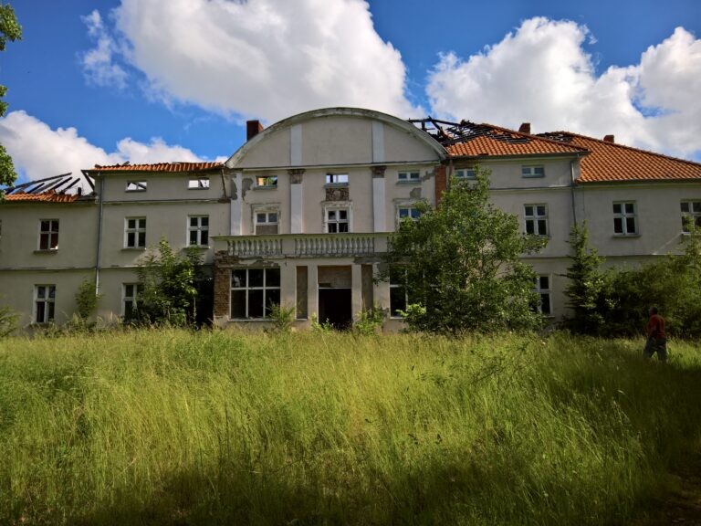 Zabytkowy Dworek przedwojenny, Kotuń, województwo wielkopolskie - relacja z 06.2020, zdjęcie 4