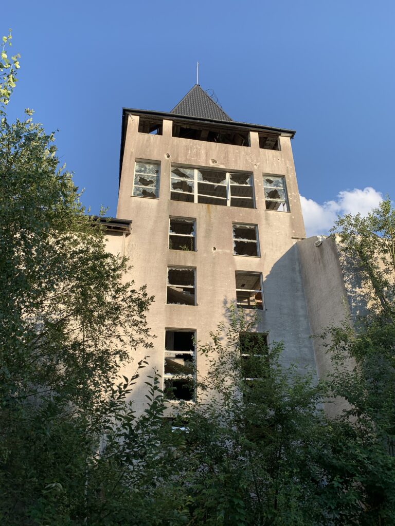 Nieukończony Hotel, Zaręby, województwo mazowieckie - relacja z 07.2020, zdjęcie 7