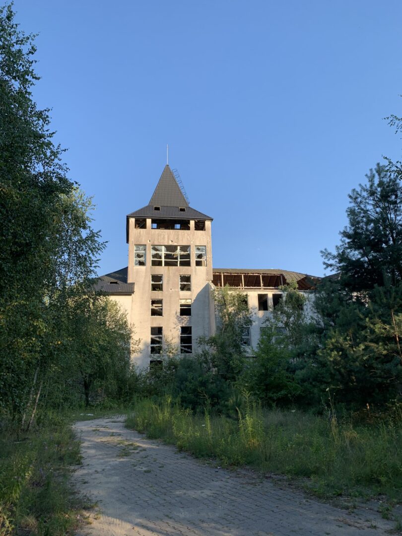 Nieukończony Hotel, Zaręby, województwo mazowieckie