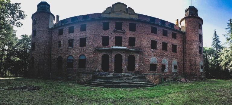 Zamek w stanie surowym, Grąbkowo, województwo wielkopolskie - relacja z 07.2020, zdjęcie 3