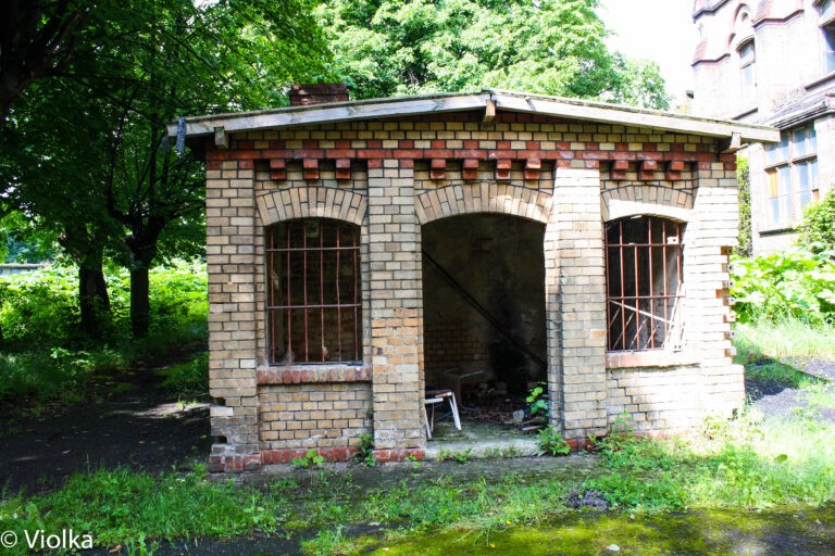 Neogotycki szpital z XIX wieku, Mokrzeszów, województwo dolnośląskie - relacja z 06.2020, zdjęcie 22