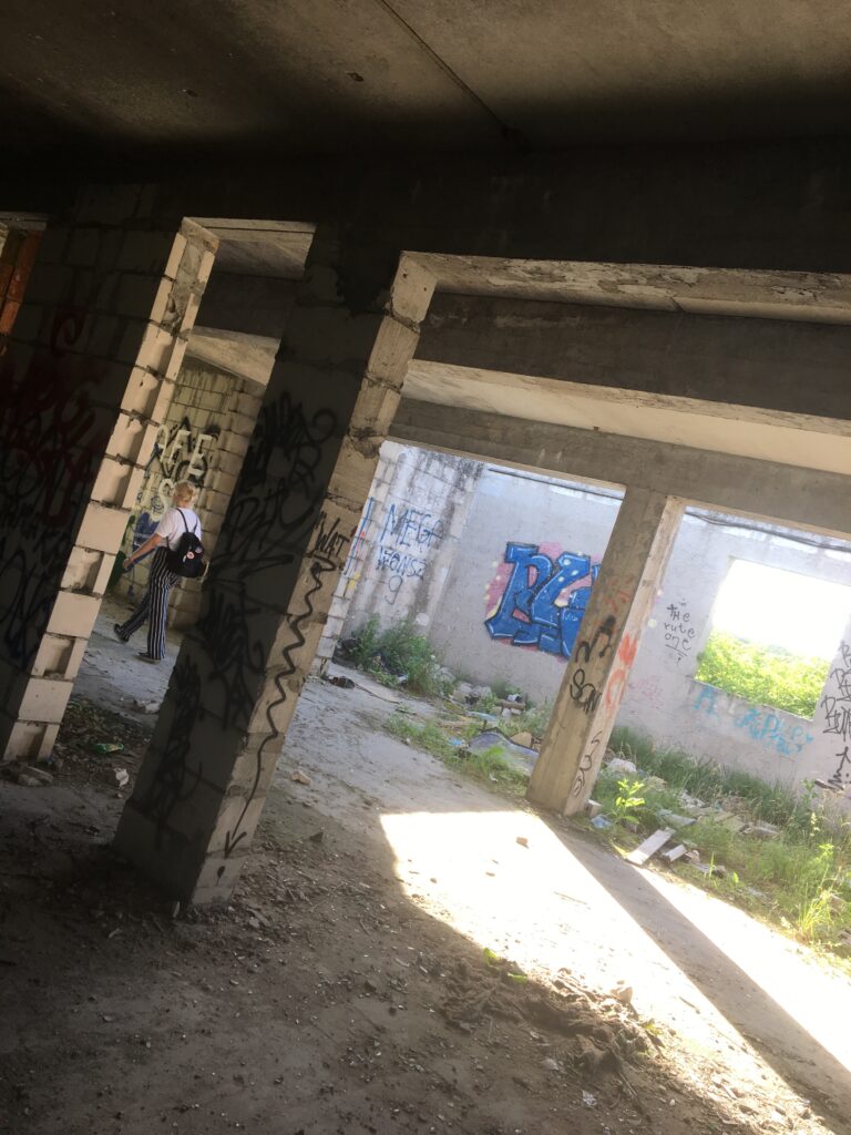 Niedokończony dom, Kruszyn Krajeński, województwo kujawsko-pomorskie - zdjęcie 2