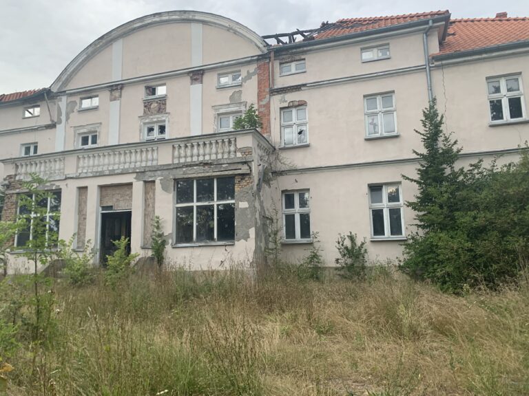 Zabytkowy Dworek przedwojenny, Kotuń, województwo wielkopolskie - relacja z 08.2020, zdjęcie 13