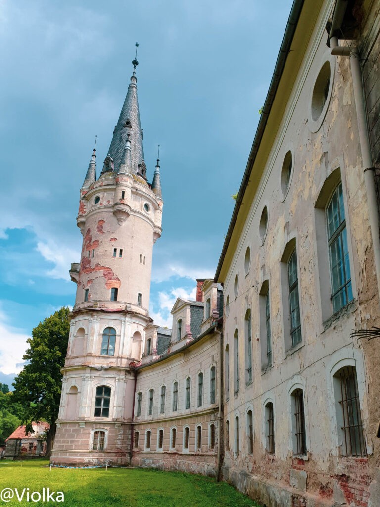 Pałac rodu von Magnis, Bożków, województwo dolnośląskie - relacja z 08.2020, zdjęcie 2