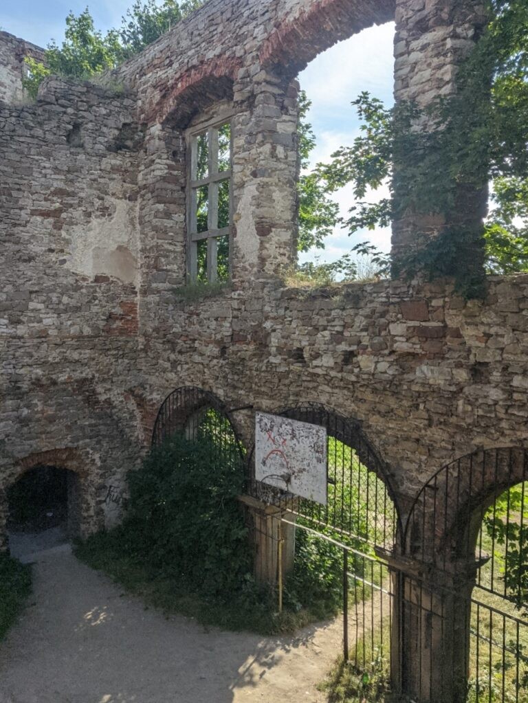 Pałac Tarłów, Podzamcze, województwo świętokrzyskie - relacja z 08.2020, zdjęcie 5