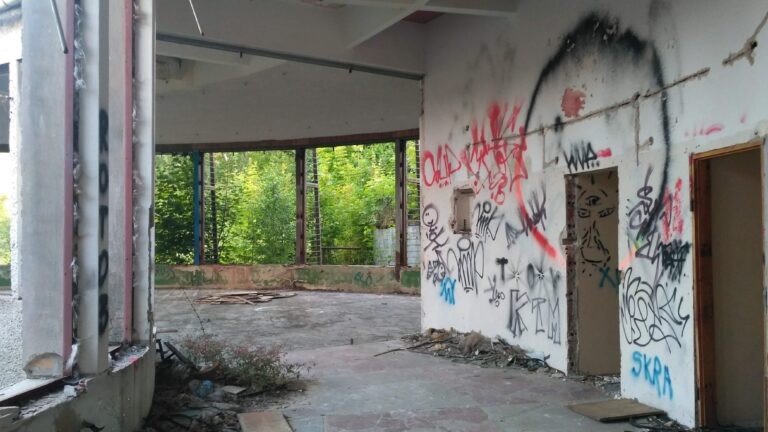 opuszczona kuchnia/stołówka dla kuracjuszy, Sosnówka, województwo dolnośląskie - relacja z 07.2020, zdjęcie 9