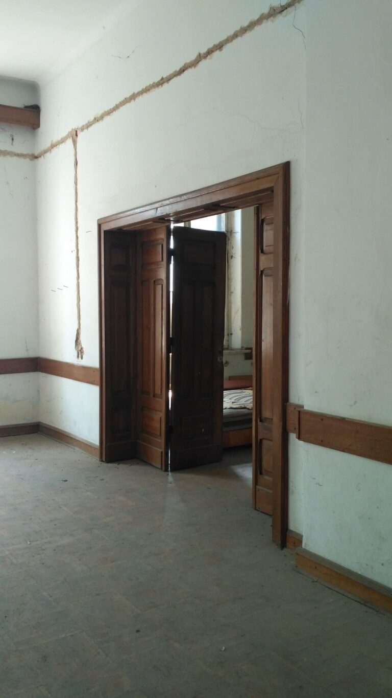 Neogotycki szpital z XIX wieku, Mokrzeszów, województwo dolnośląskie - relacja z 08.2020, zdjęcie 29