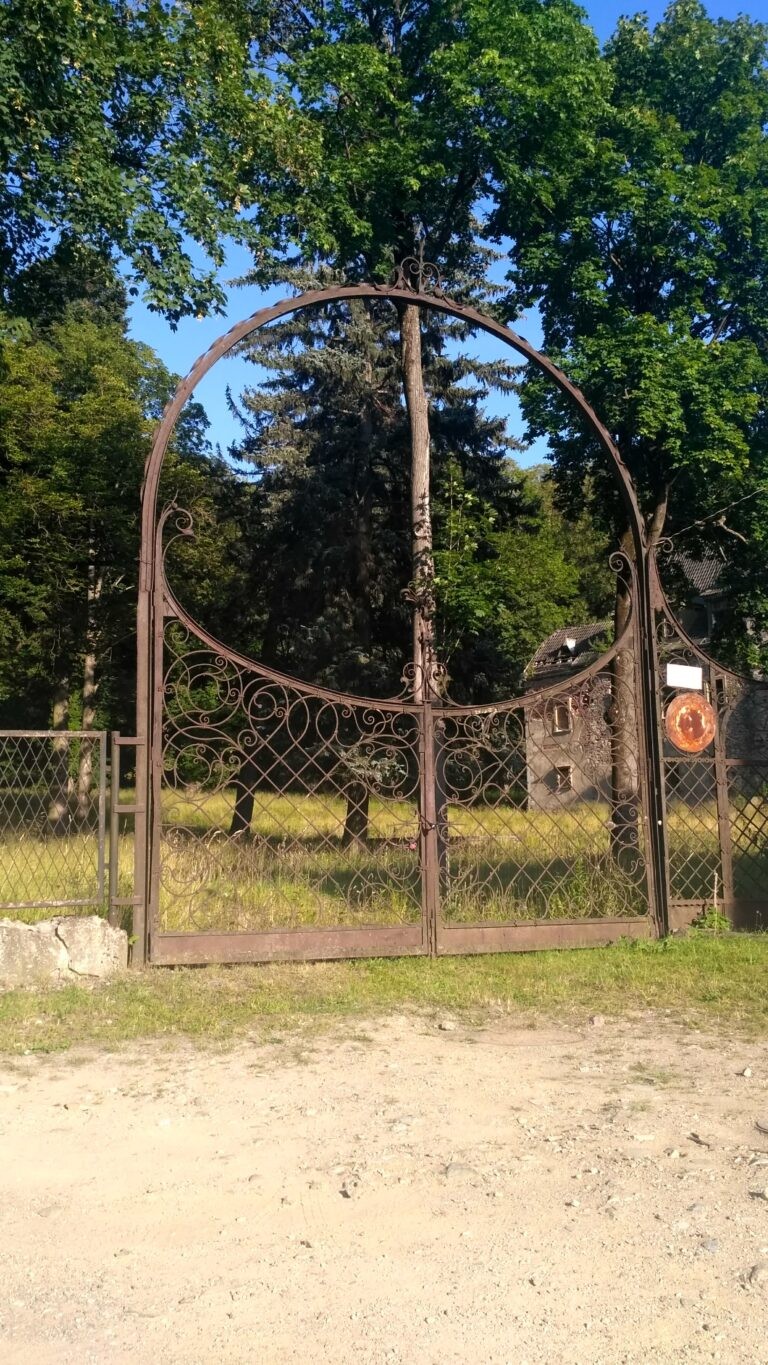 Pałac z XVI wieku, Wojcieszów, województwo dolnośląskie - relacja z 07.2020, zdjęcie 2