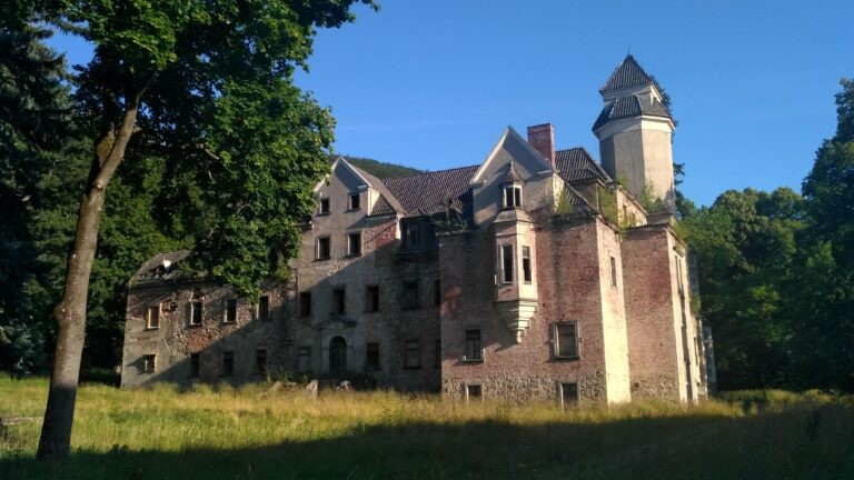 Pałac z XVI wieku, Wojcieszów, województwo dolnośląskie - relacja z 07.2020, zdjęcie 1