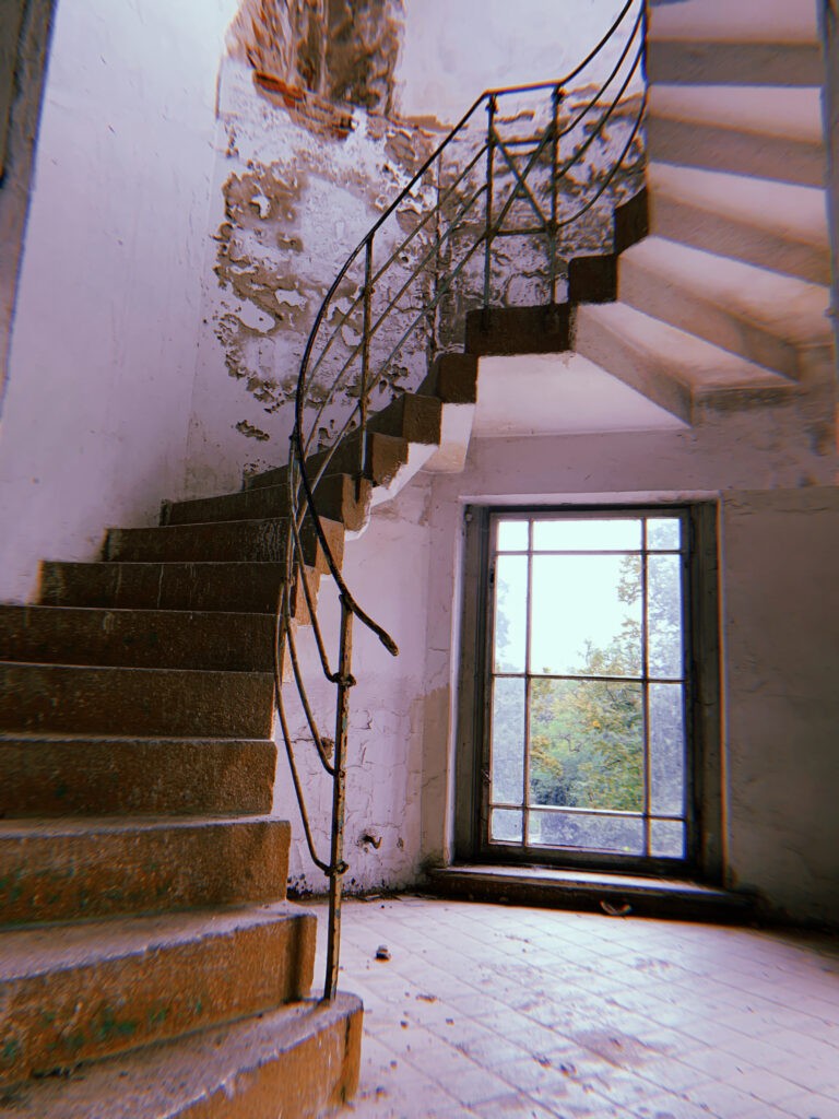 Neogotycki szpital z XIX wieku, Mokrzeszów, województwo dolnośląskie - relacja z 09.2020, zdjęcie 38