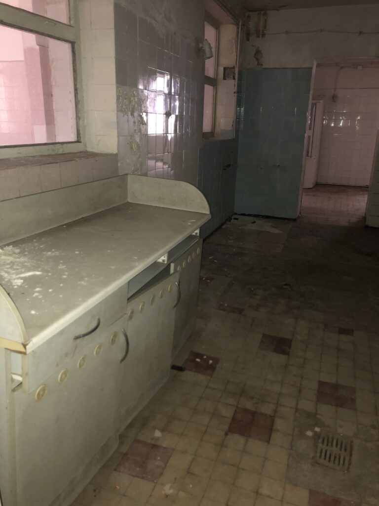 Opuszczone budynki szpitala psychiatrycznego srebrniki, Gdańsk, Gdańsk - relacja z 08.2020, zdjęcie 6