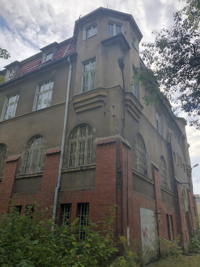 Opuszczone budynki szpitala psychiatrycznego srebrniki, Gdańsk, Gdańsk - relacja z 08.2020, zdjęcie 2