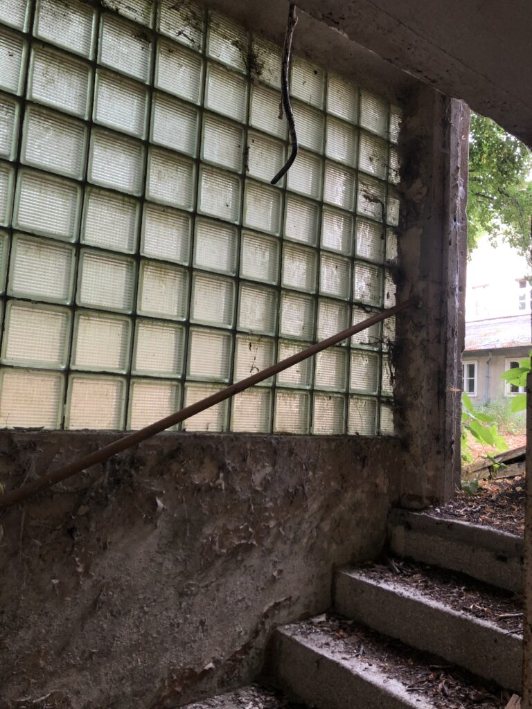 Opuszczone budynki szpitala psychiatrycznego srebrniki, Gdańsk, Gdańsk - relacja z 08.2020, zdjęcie 1