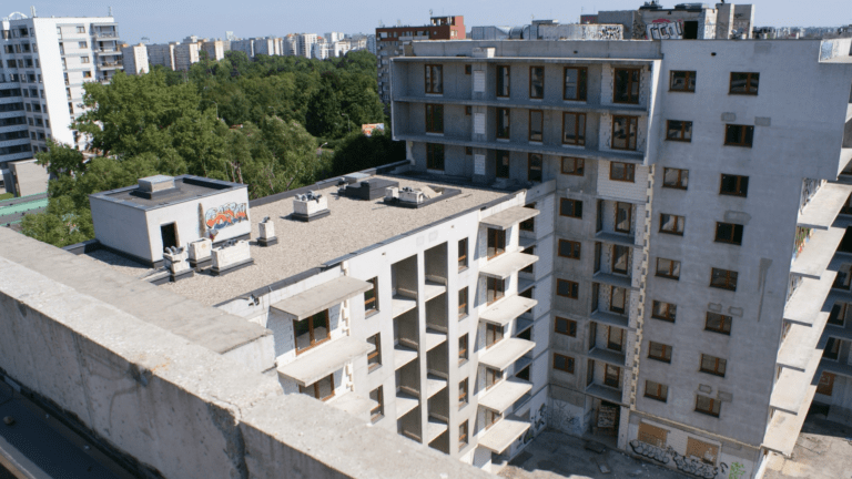 Niedokończony i opuszczony zespół bloków mieszkalnych., Warszawa, województwo mazowieckie - relacja z 08.2020, zdjęcie 7