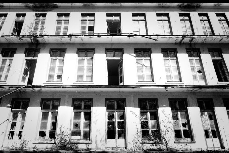 Opuszczony WIELKI SZPITAL rosyjski, Legnica, województwo dolnośląskie - relacja z 04.2019, zdjęcie 22