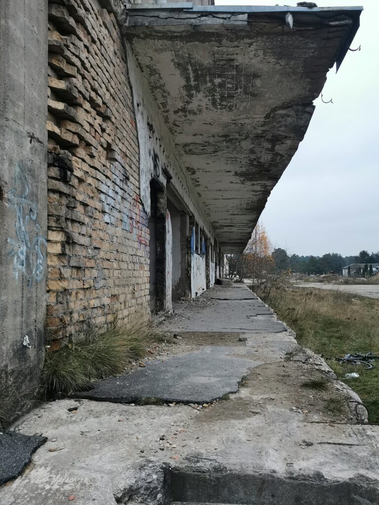 Opuszczone budynki fabryczne, Borne Sulinowo, województwo zachodniopomorskie - relacja z 09.2020, zdjęcie 9