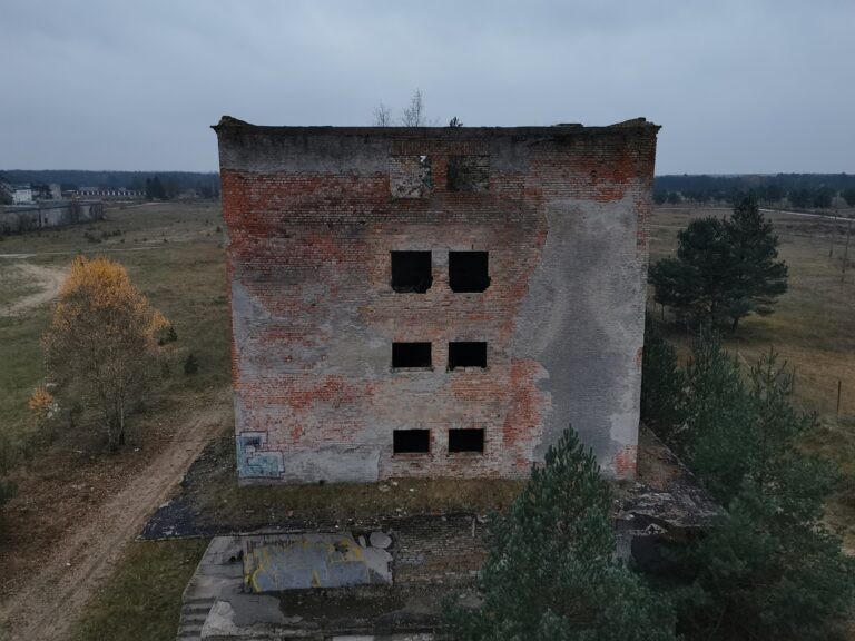 Opuszczone budynki fabryczne, Borne Sulinowo, województwo zachodniopomorskie - relacja z 09.2020, zdjęcie 7