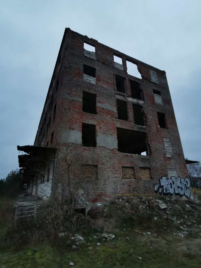 Opuszczone budynki fabryczne, Borne Sulinowo, województwo zachodniopomorskie - relacja z 09.2020, zdjęcie 6