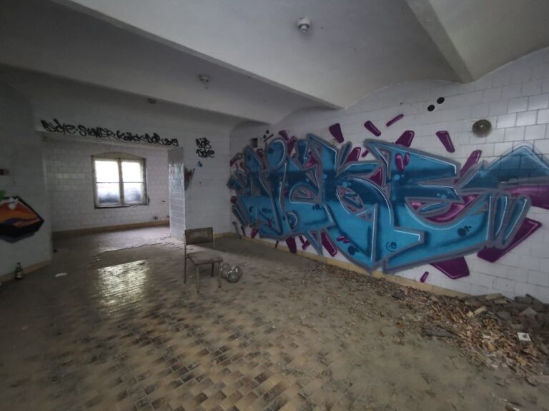 Neogotycki szpital z XIX wieku, Mokrzeszów, województwo dolnośląskie - relacja z 09.2020, zdjęcie 49