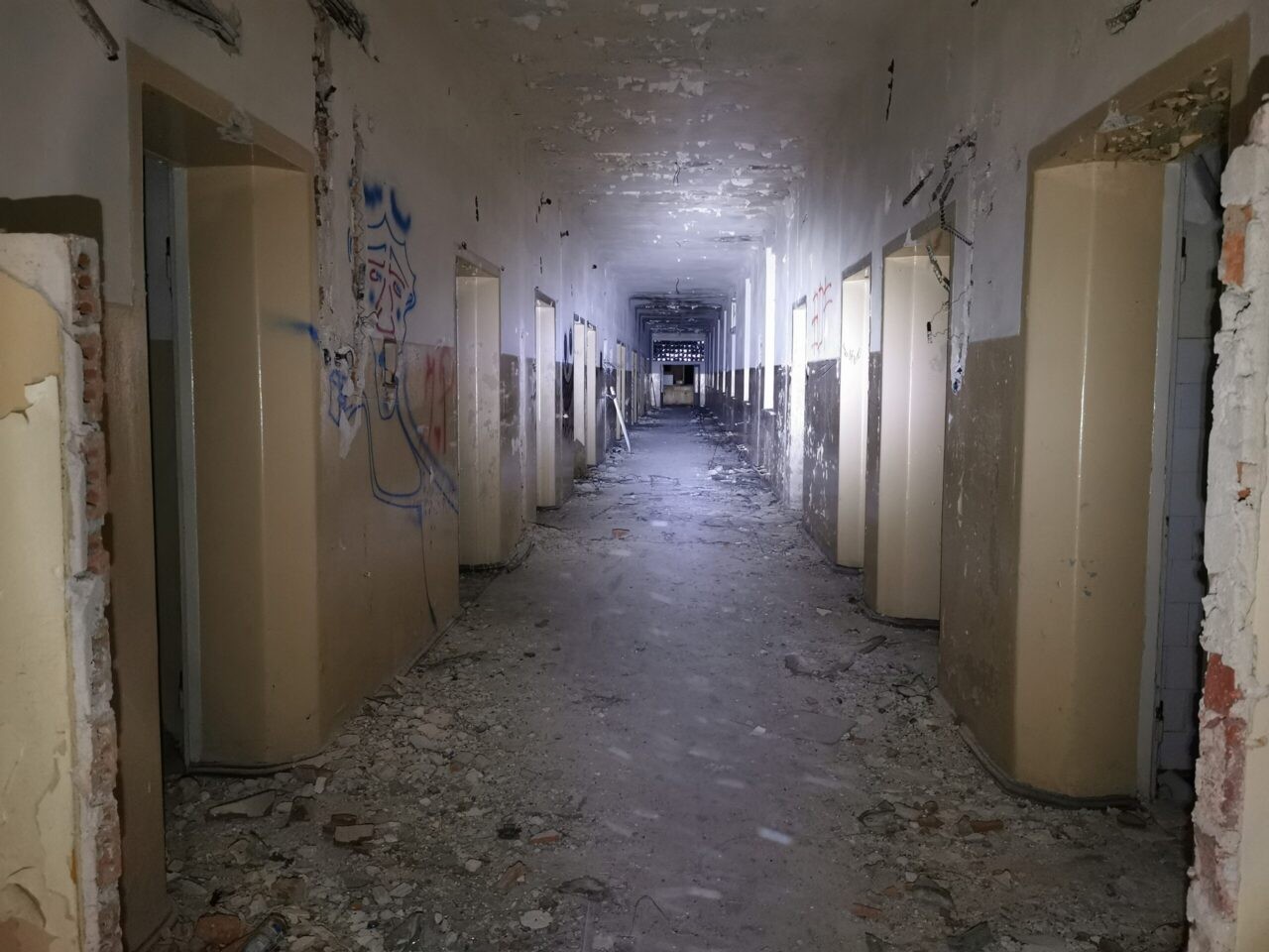Opuszczony WIELKI SZPITAL rosyjski, Legnica, dolnośląskie — zdjęcie 4