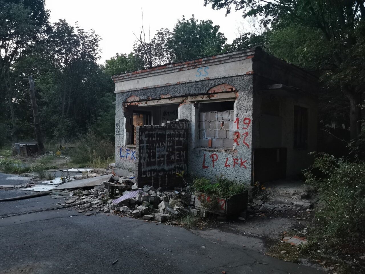 Opuszczony WIELKI SZPITAL rosyjski, Legnica, dolnośląskie — zdjęcie 1