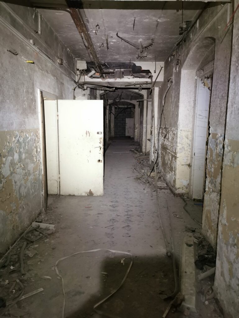 Opuszczony szpital w Raciborzu, Racibórz, województwo śląskie - relacja z 09.2020, zdjęcie 21