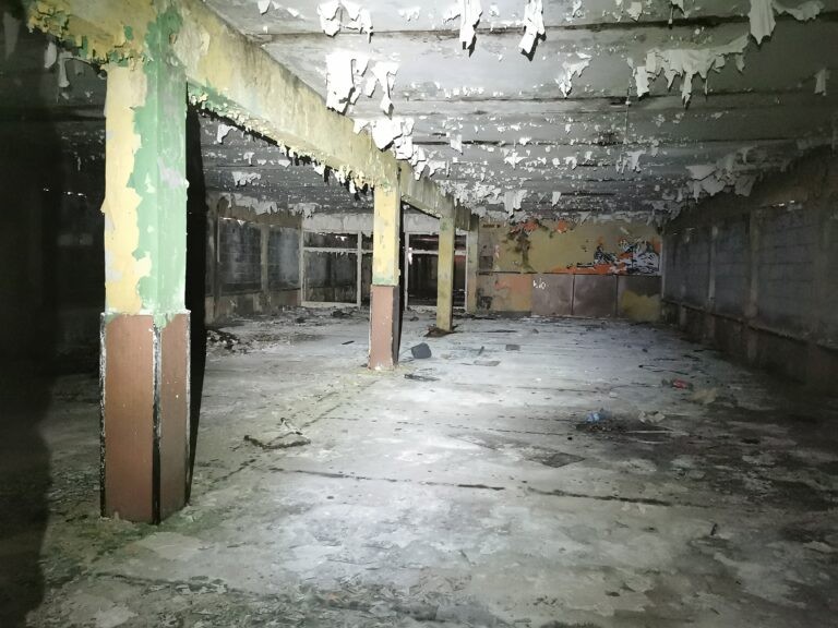 Opuszczona bursa szkolna, Katowice, województwo śląskie - relacja z 09.2020, zdjęcie 8