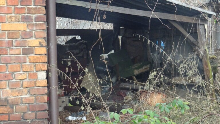 Dom po pożarze z meblami, Pszów, województwo śląskie - zdjęcie 1