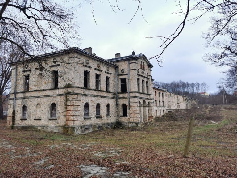 Pałac Schoenbergów, Wąchock, województwo świętokrzyskie - relacja z 09.2020, zdjęcie 13