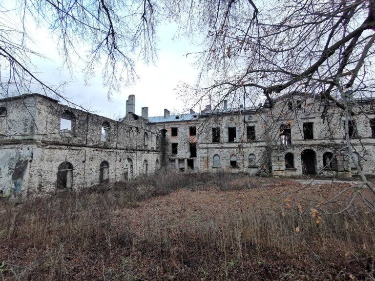 Pałac Schoenbergów, Wąchock, województwo świętokrzyskie - relacja z 09.2020, zdjęcie 8