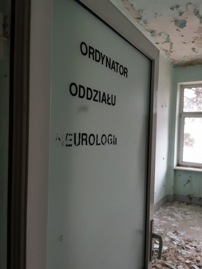 Opuszczony szpital, Starachowice, województwo świętokrzyskie - relacja z 09.2020, zdjęcie 19
