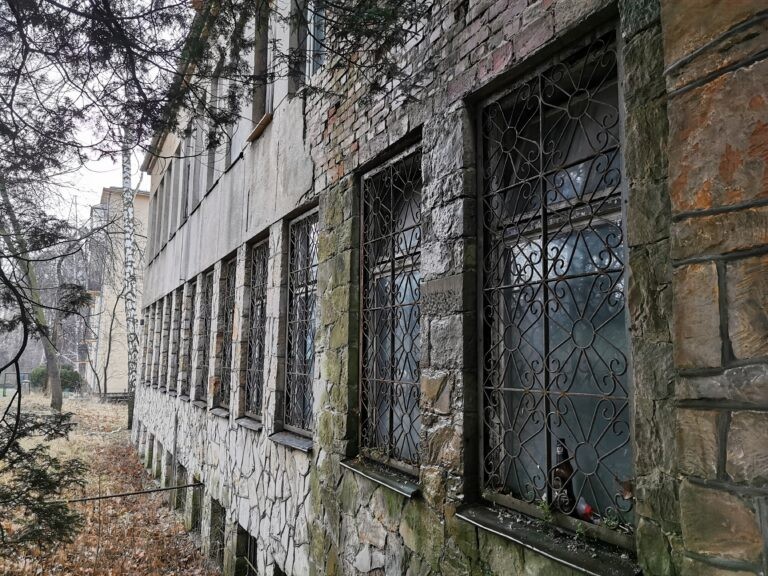 Opuszczony szpital, Starachowice, województwo świętokrzyskie - relacja z 09.2020, zdjęcie 18