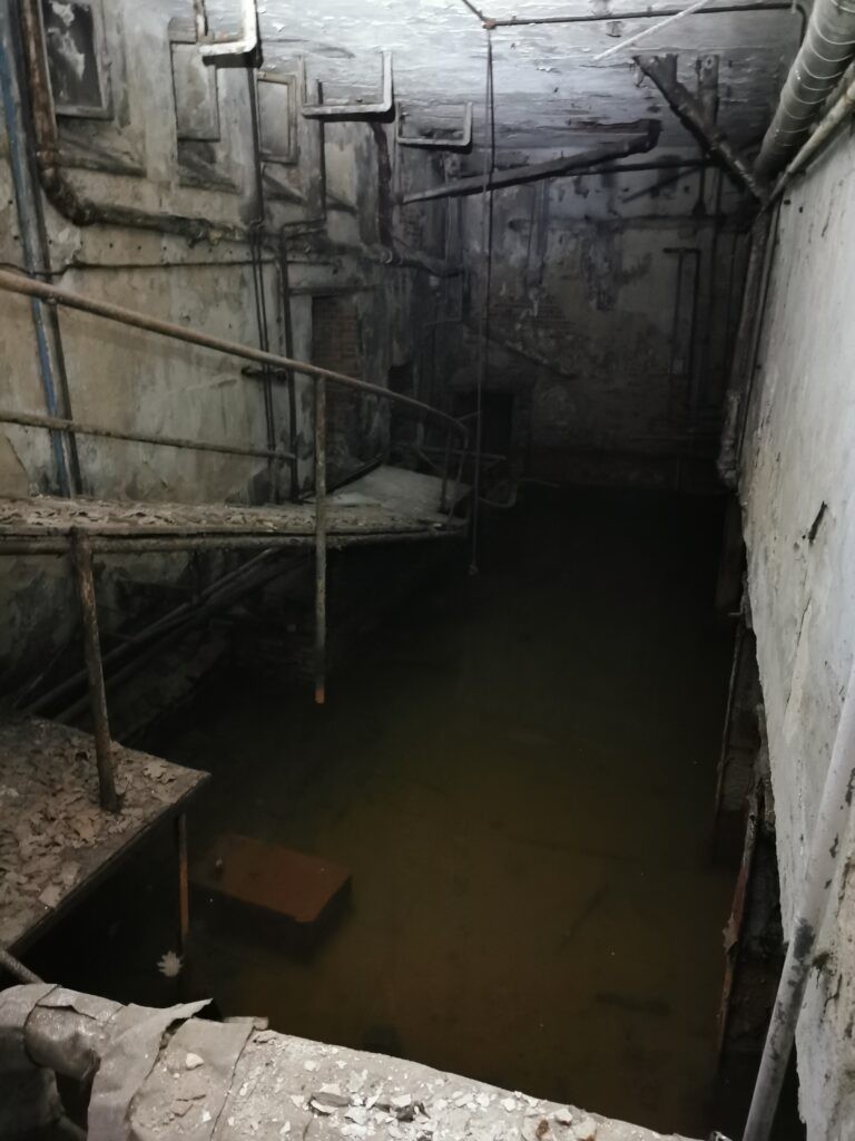 Opuszczony szpital, Starachowice, województwo świętokrzyskie - relacja z 09.2020, zdjęcie 16