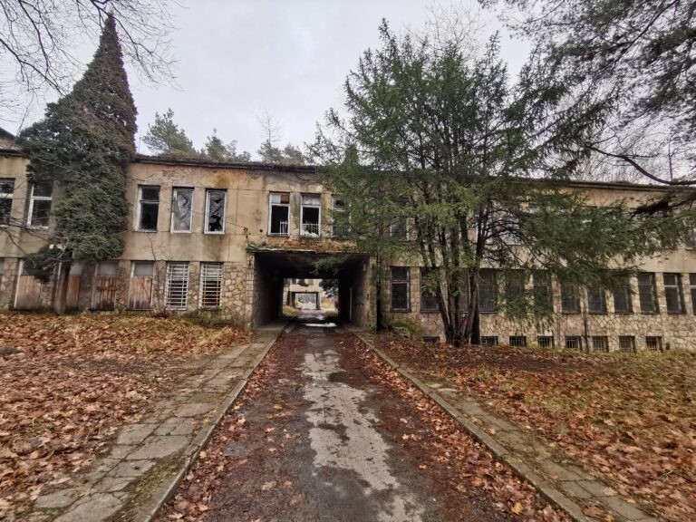 Opuszczony szpital, Starachowice, województwo świętokrzyskie - relacja z 09.2020, zdjęcie 12