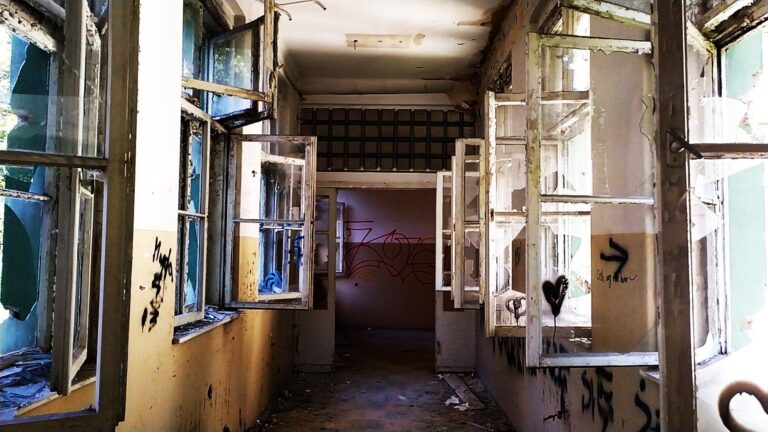 Opuszczony WIELKI SZPITAL rosyjski, Legnica, województwo dolnośląskie - relacja z 09.2019, zdjęcie 35