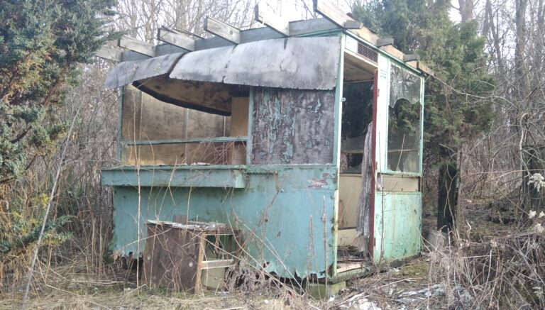 Opuszczone altany we Wzgórzach Krzeszławickich, Kraków, województwo małopolskie - zdjęcie 3