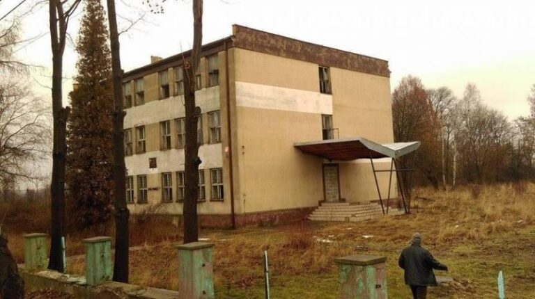Budynek na ,,Bzinie” (z tego co wyczytałem) Skrażysko-Kamienna, Skarżysko-Kamienna, województwo świętokrzyskie - zdjęcie 1