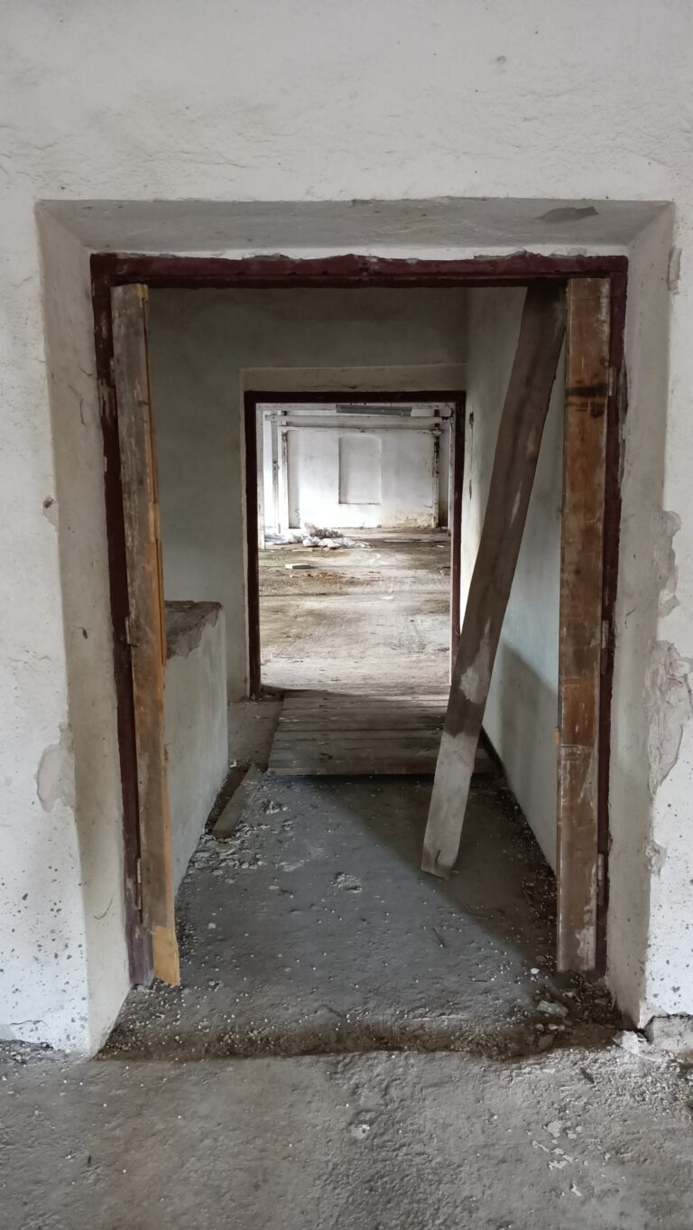 Spichlerz dawnego kompleksu Młynów nad Czarną Nidą, Podzamcze, województwo świętokrzyskie - zdjęcie 5
