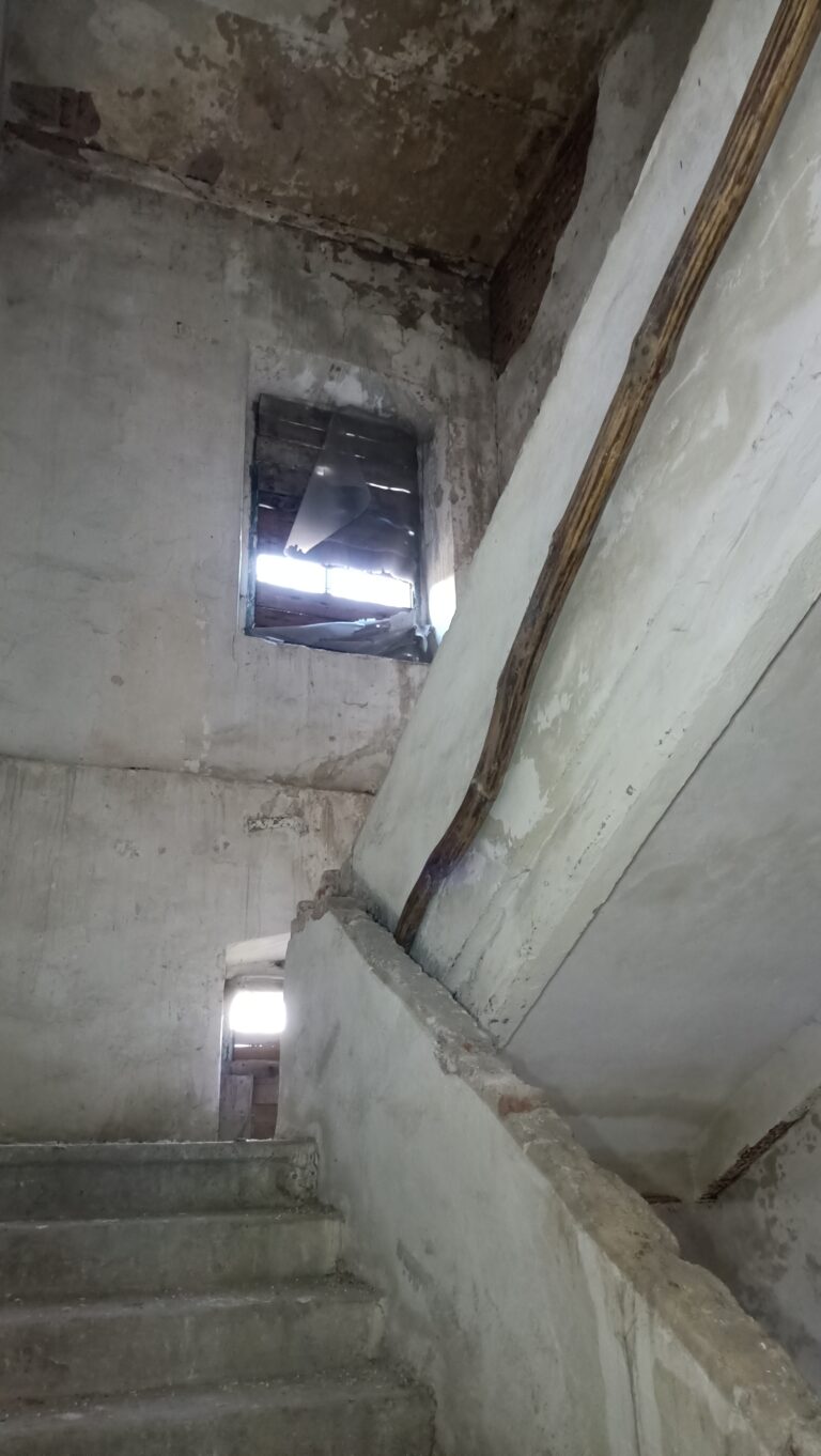 Spichlerz dawnego kompleksu Młynów nad Czarną Nidą, Podzamcze, województwo świętokrzyskie - zdjęcie 3
