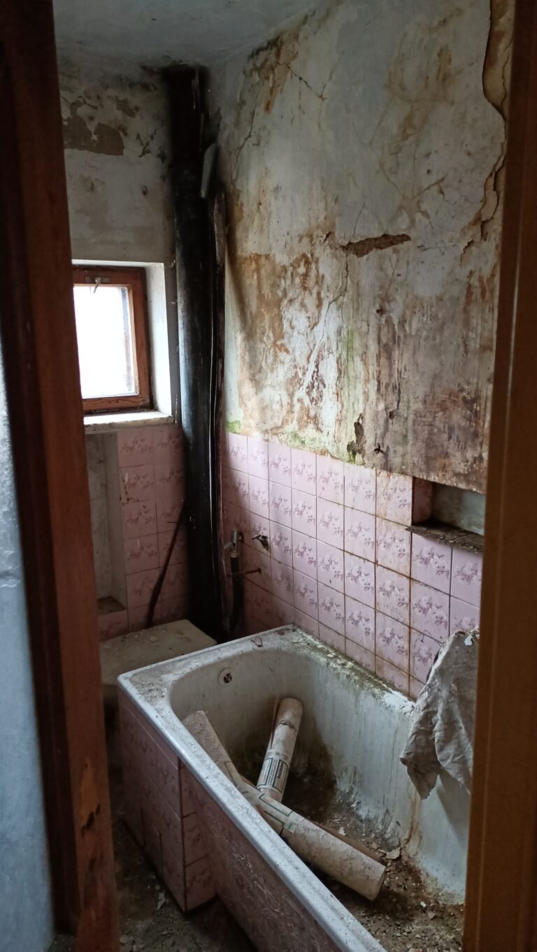 Opuszczony dom Szamana z Wyposażeniem, Święta Katarzyna, województwo świętokrzyskie - relacja z 03.2021, zdjęcie 5