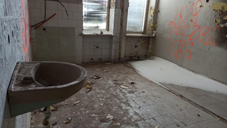 Opuszczony szpital, Starachowice, województwo świętokrzyskie - relacja z 02.2021, zdjęcie 24