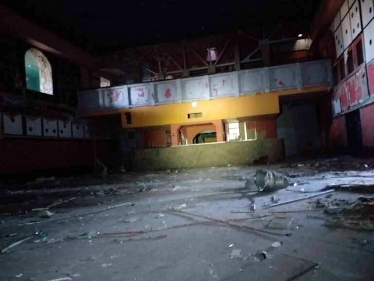 Opuszczone kino/dyskoteka BRONX, Chrzanów, województwo małopolskie - zdjęcie 9