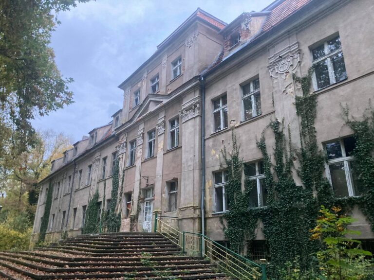 Opuszczony pałac w Sławie, Sława, województwo lubuskie - zdjęcie 1
