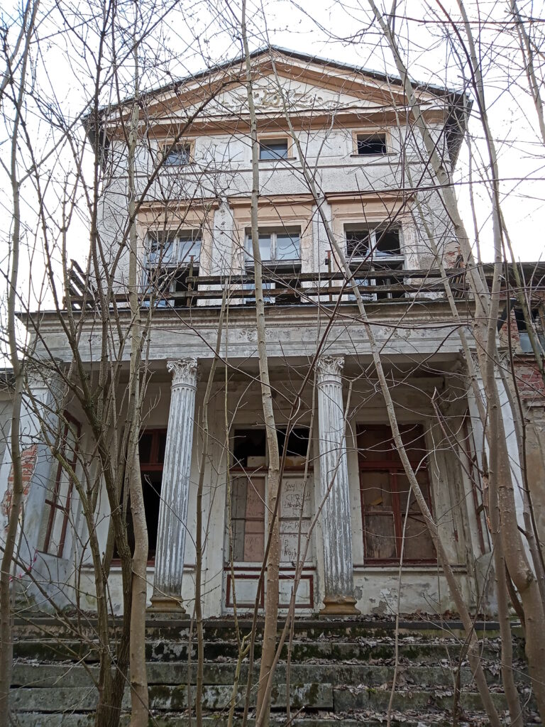 Pałac w Kończewie, Kończewo, województwo pomorskie - relacja z 04.2021, zdjęcie 3
