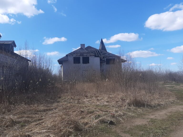 Niedokończony dom, Rogówko, województwo kujawsko-pomorskie - zdjęcie 1