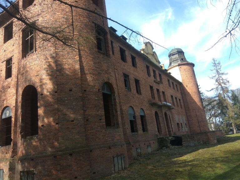 Zamek w stanie surowym, Grąbkowo, województwo wielkopolskie - relacja z 03.2021, zdjęcie 12