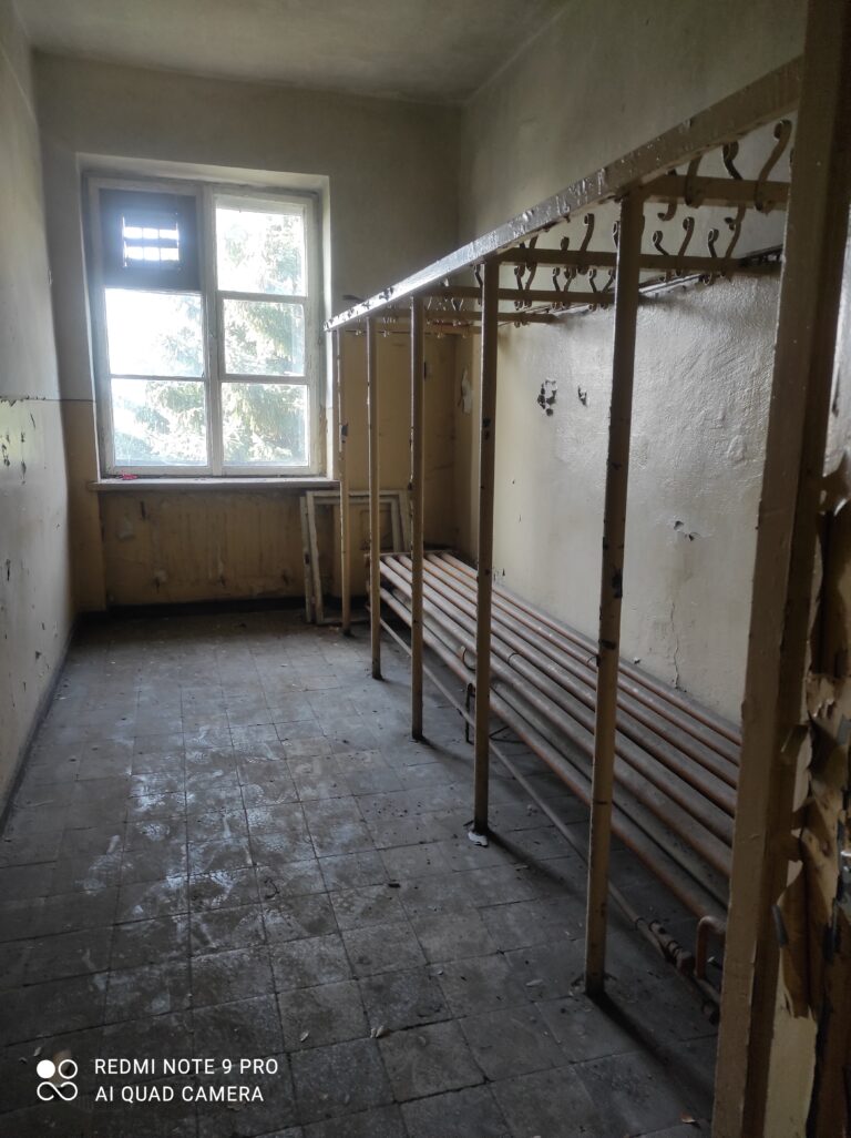 Opuszczona jednostka wojskowa (Pułk Lotniczy), Babimost, województwo lubuskie - relacja z 04.2021, zdjęcie 32