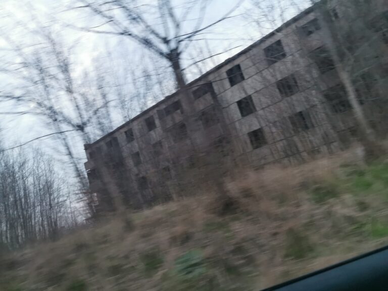 Niedokończone bloki, Mileszewy, województwo kujawsko-pomorskie - relacja z 04.2021, zdjęcie 4