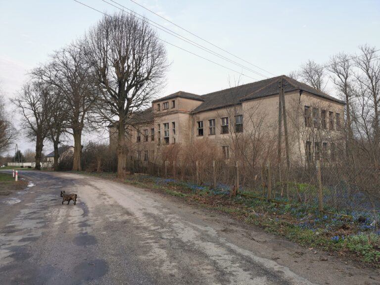 Opuszczona szkoła, Brudzawki, województwo kujawsko-pomorskie - relacja z 04.2021, zdjęcie 14