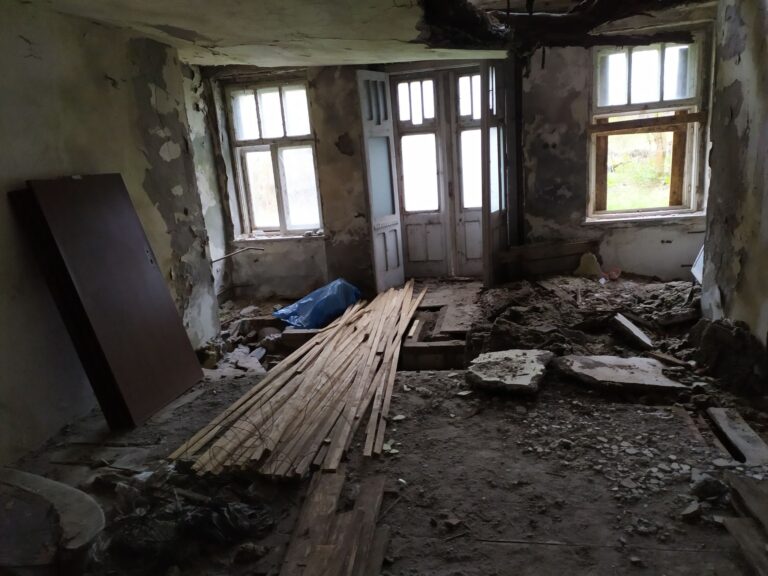Opuszczony dwór, Skarpa, województwo kujawsko-pomorskie - relacja z 05.2021, zdjęcie 1